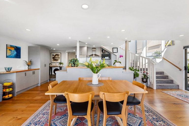 Photo of property in 2 North Terrace, Westshore, Napier, 4110