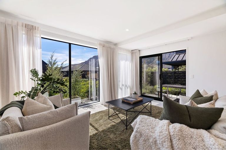 Photo of property in 18 Chapman Way, Jacks Point, 9371