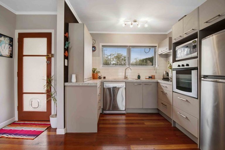 Photo of property in 27a Makiri Street, Helensville, 0800