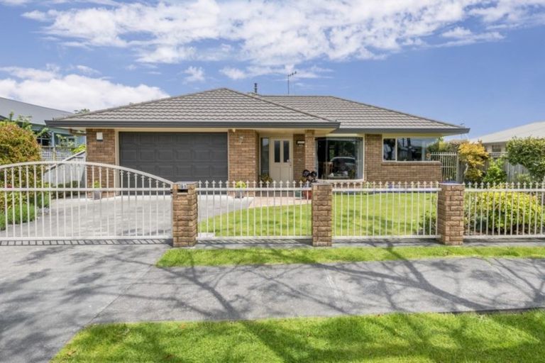 Photo of property in 91 Queen Street West, Levin, 5510