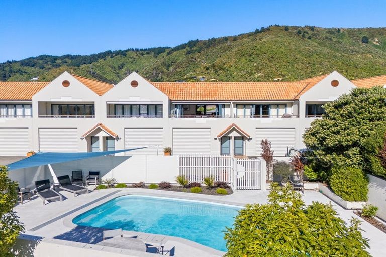 Photo of property in 10/45 Beach Road, Waikawa, Picton, 7220