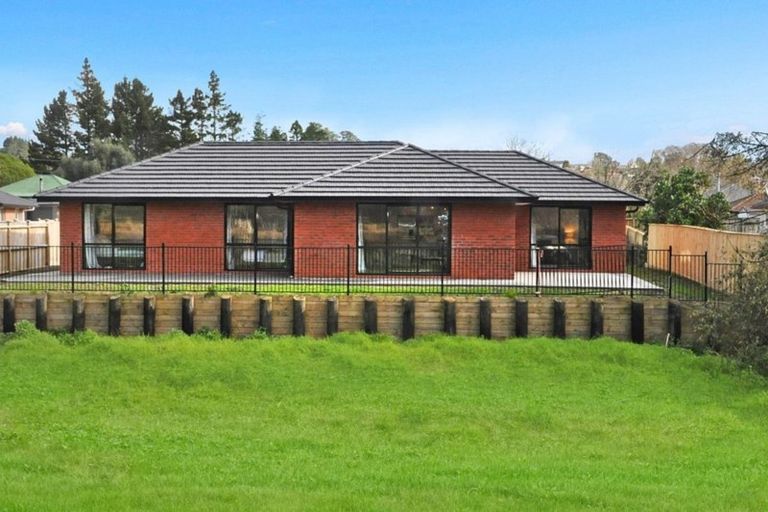 Photo of property in 11 Riverboat Lane, Helensville, 0800