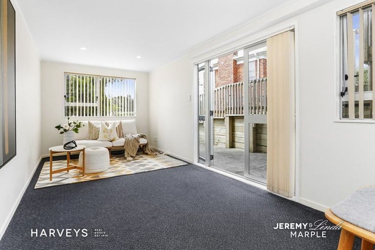 Photo of property in 35 South Lynn Road, Titirangi, Auckland, 0604