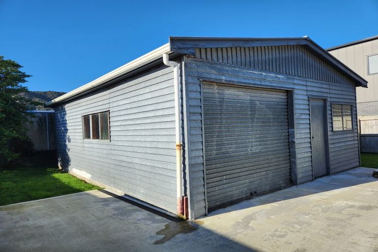 Photo of property in 4 Durham Crescent, Fairfield, Lower Hutt, 5011