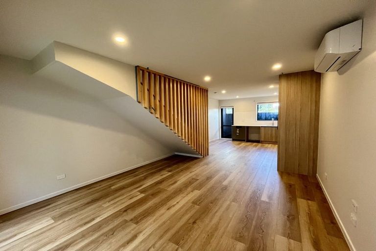 Photo of property in 10/506 Glenfield Road, Bayview, Auckland, 0629