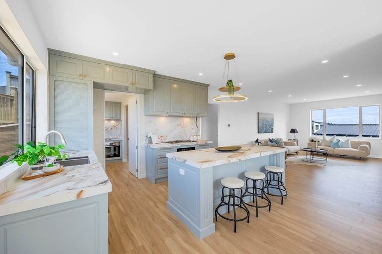 Photo of property in 42 Takurua Terrace, Orewa, 0931