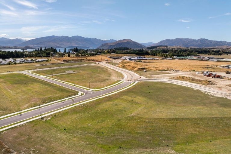 Photo of property in 42 Doug Ledgerwood Drive, Wanaka, 9305