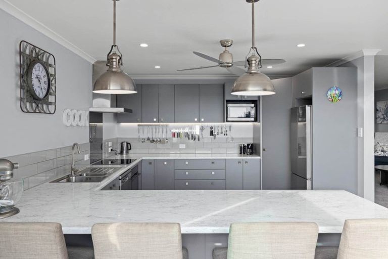 Photo of property in 2 Binnie Street, Paihia, 0200