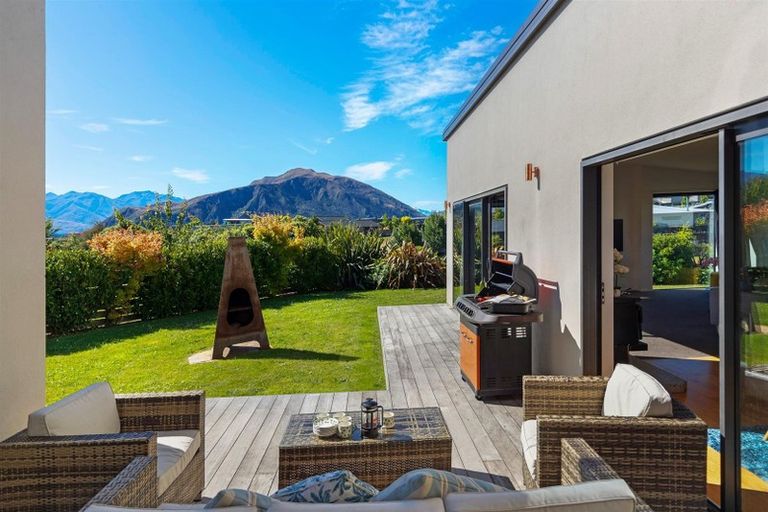 Photo of property in 18 Centre Crescent, Wanaka, 9305