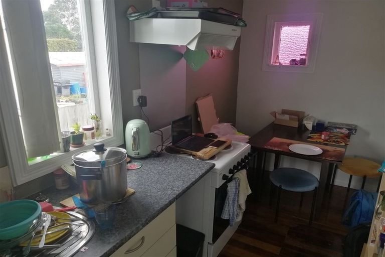 Photo of property in 3 Pleasant Road, Glen Eden, Auckland, 0602