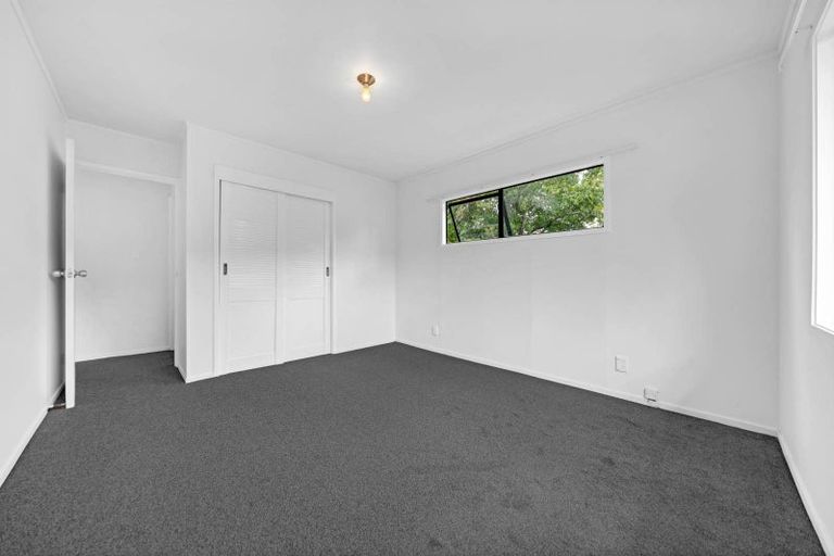 Photo of property in 26 Lambrown Drive, Totara Vale, Auckland, 0629
