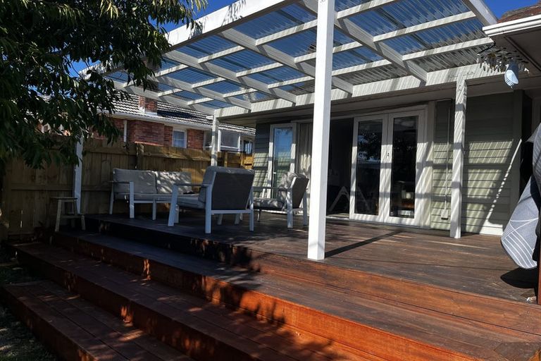 Photo of property in 52 Flanshaw Road, Te Atatu South, Auckland, 0610