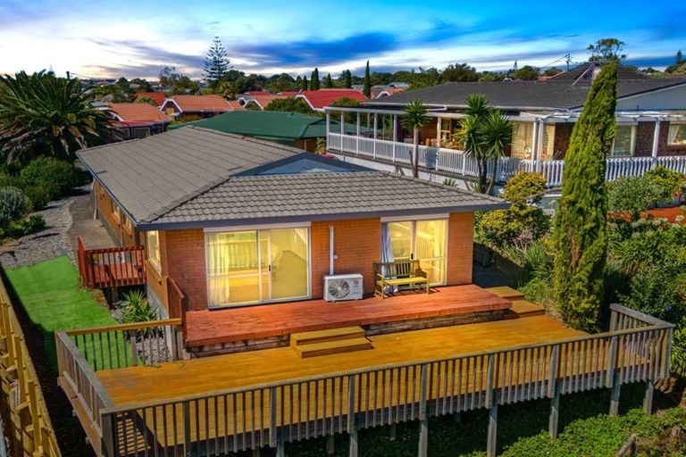 Photo of property in 35e Edmonton Road, Henderson, Auckland, 0612