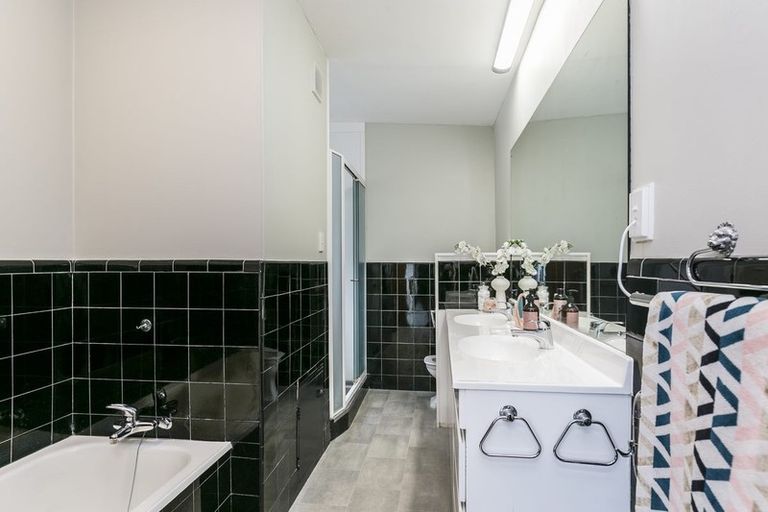 Photo of property in 44 Monaghan Avenue, Karori, Wellington, 6012