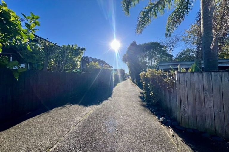 Photo of property in 2/48a Taharoto Road, Takapuna, Auckland, 0622