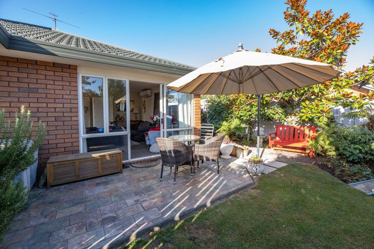 Photo of property in 4 Daniels Road, Redwood, Christchurch, 8051