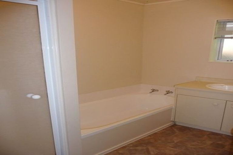 Photo of property in 130n Lakeside Drive, Orewa, 0931