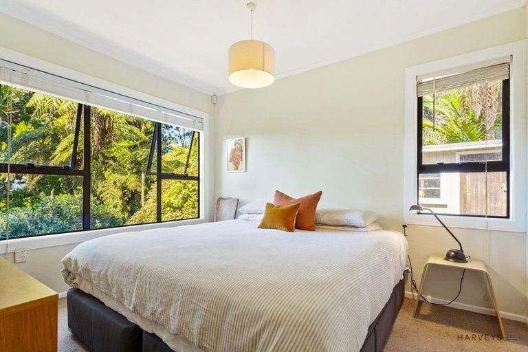 Photo of property in 282 Shaw Road, Titirangi, Auckland, 0604