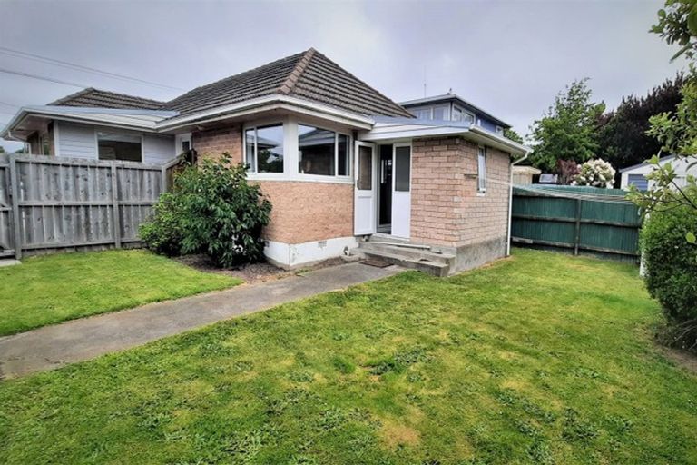 Photo of property in 162 Springs Road, Hornby, Christchurch, 8042