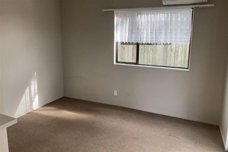 Photo of property in 17 Oakmont Place, Wattle Downs, Auckland, 2103