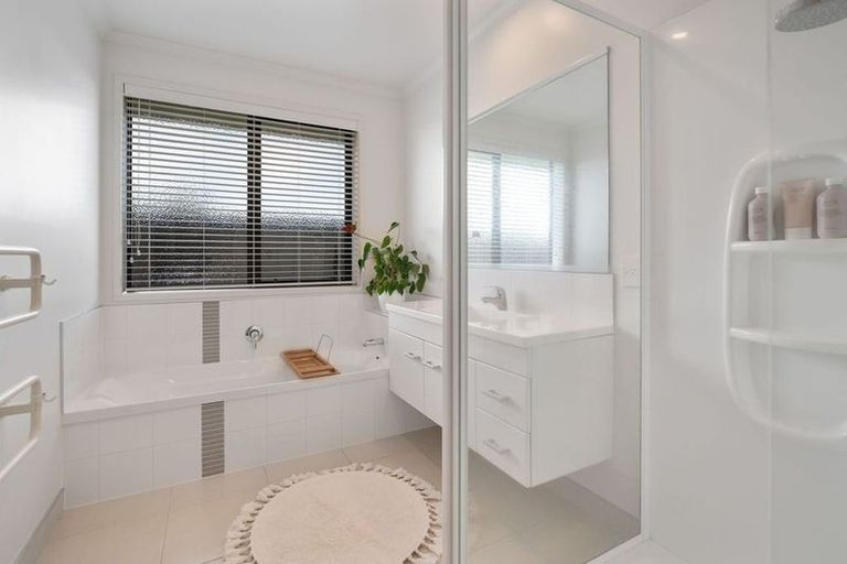 Photo of property in 130 Doncaster Drive, Papamoa Beach, Papamoa, 3118