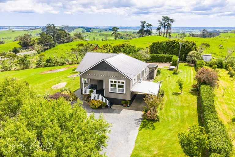 Photo of property in 17 Oparakau Road, Matakohe, 0594