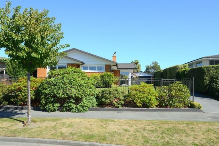 Photo of property in 27 Hillcrest Place, Avonhead, Christchurch, 8042