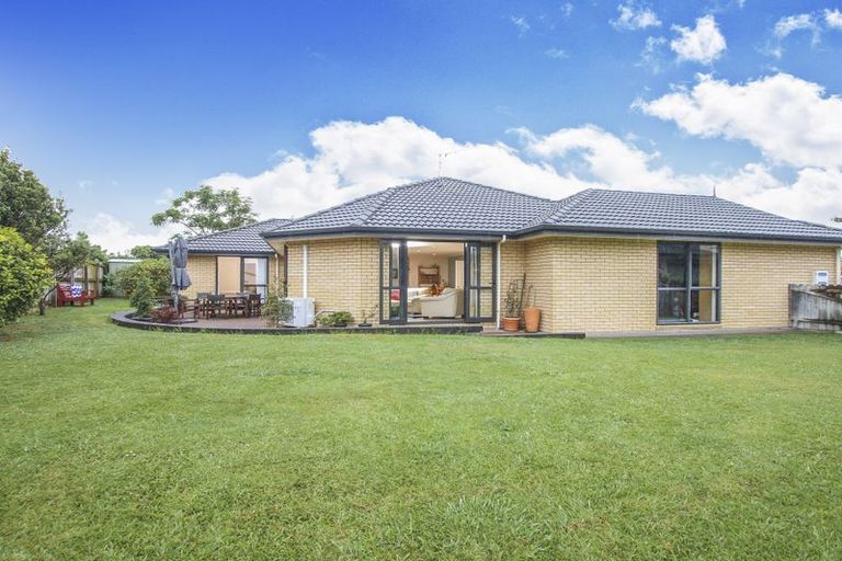 Photo of property in 35 Riverstone Road, Te Atatu Peninsula, Auckland, 0610