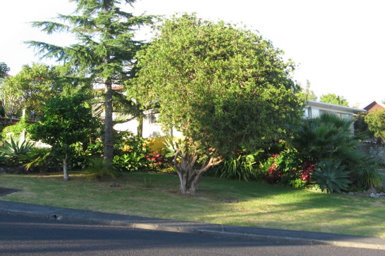 Photo of property in 2/4 Velma Road, Hillcrest, Auckland, 0627
