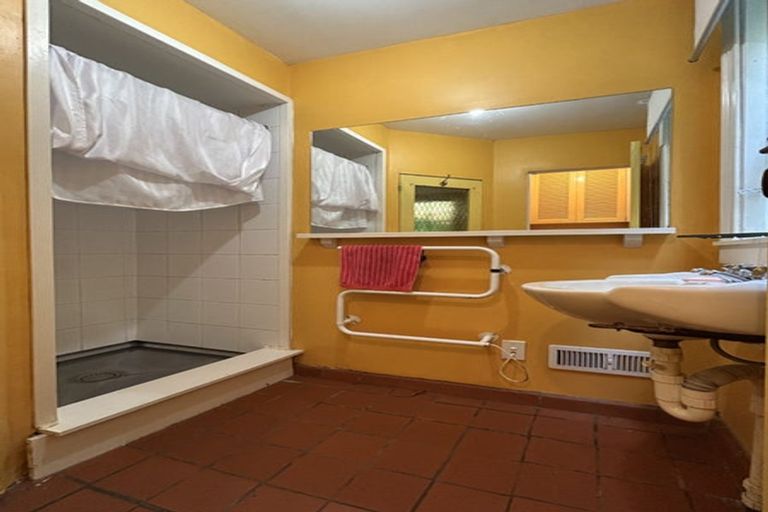 Photo of property in 90 Glenmore Street, Northland, Wellington, 6012