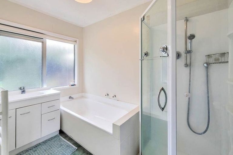 Photo of property in 1/11 Foley Place, Torbay, Auckland, 0632