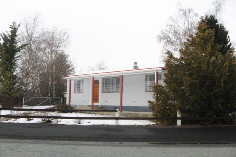 Photo of property in 34 Simons Street, Twizel, 7901