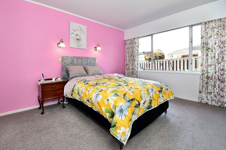 Photo of property in 8a Ashdown Place, Pahurehure, Papakura, 2113