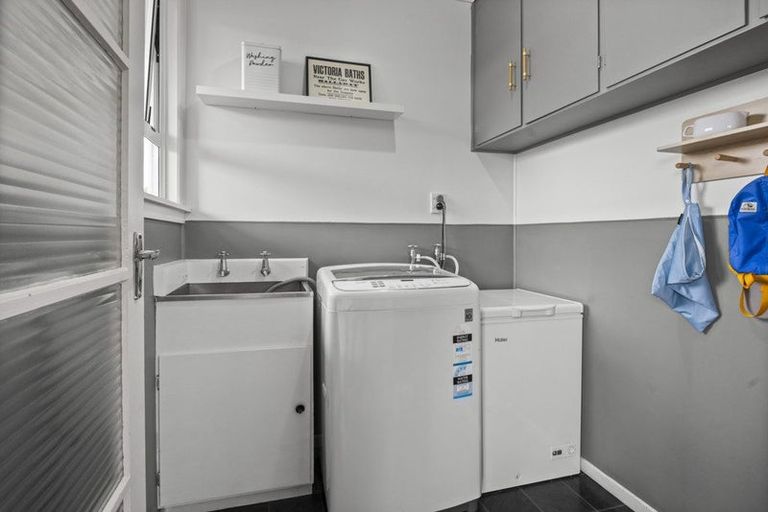 Photo of property in 2 Hood Place, Spotswood, New Plymouth, 4310