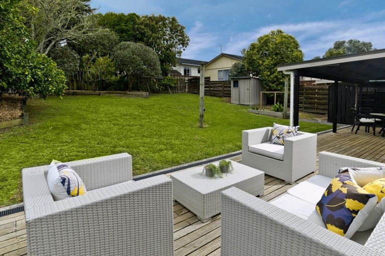 Photo of property in 18 Hellyers Street, Birkdale, Auckland, 0626