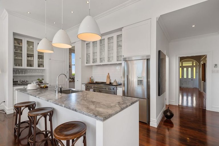 Photo of property in 77 Hinemoa Street, Birkenhead, Auckland, 0626