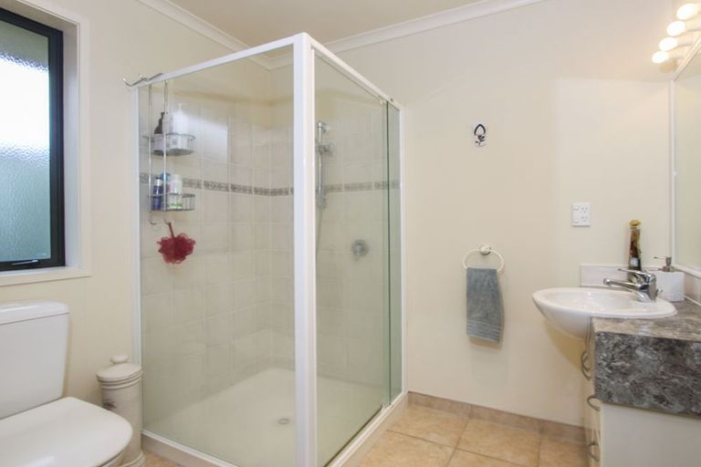 Photo of property in 35 Riverstone Road, Te Atatu Peninsula, Auckland, 0610