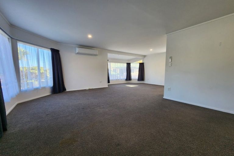 Photo of property in 35b Grays Road, Camborne, Porirua, 5026
