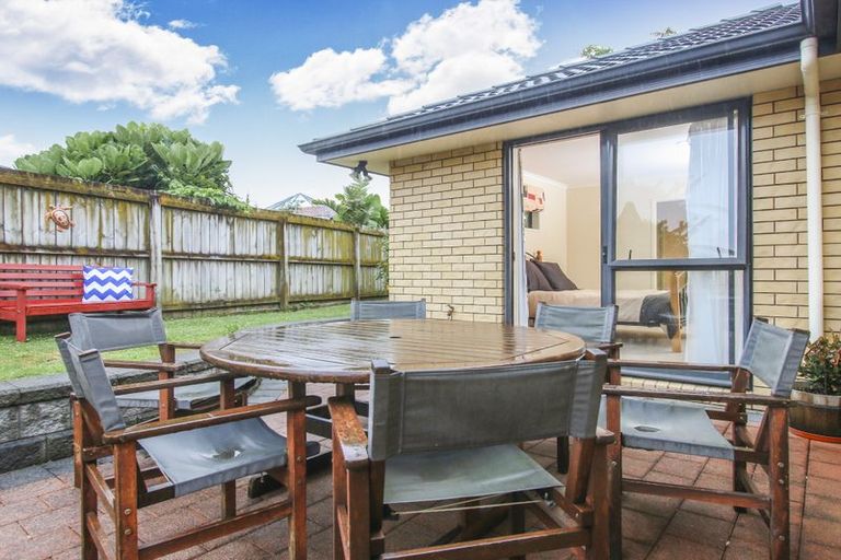 Photo of property in 35 Riverstone Road, Te Atatu Peninsula, Auckland, 0610