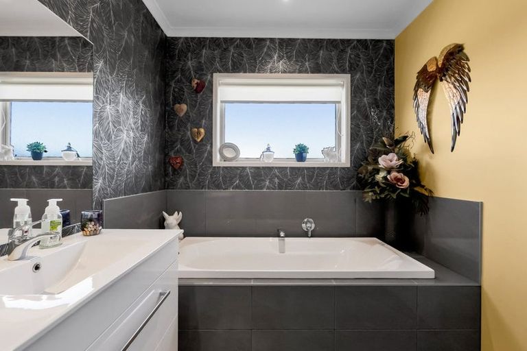 Photo of property in 17 Hira Street, Ohawe, Hawera, 4671