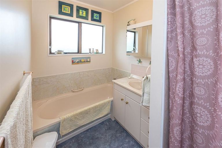 Photo of property in 2 Ash Place, Aramoho, Whanganui, 4500