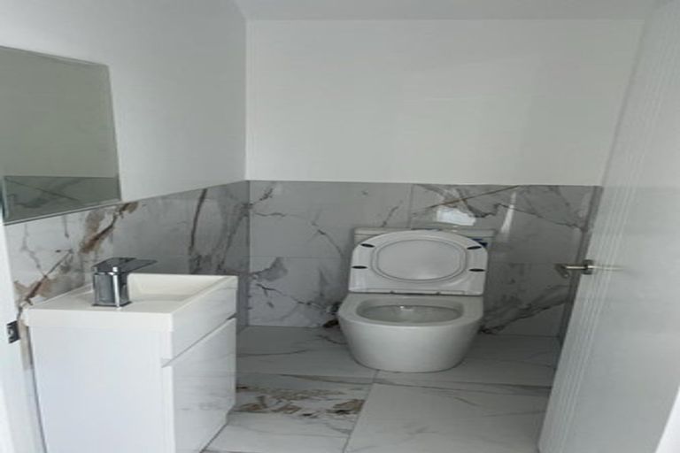 Photo of property in 83b Hutchinsons Road, Bucklands Beach, Auckland, 2014