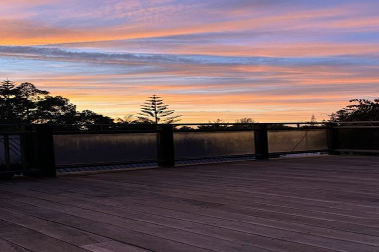 Photo of property in 15 Waiwera Road, Waiwera, Orewa, 0994