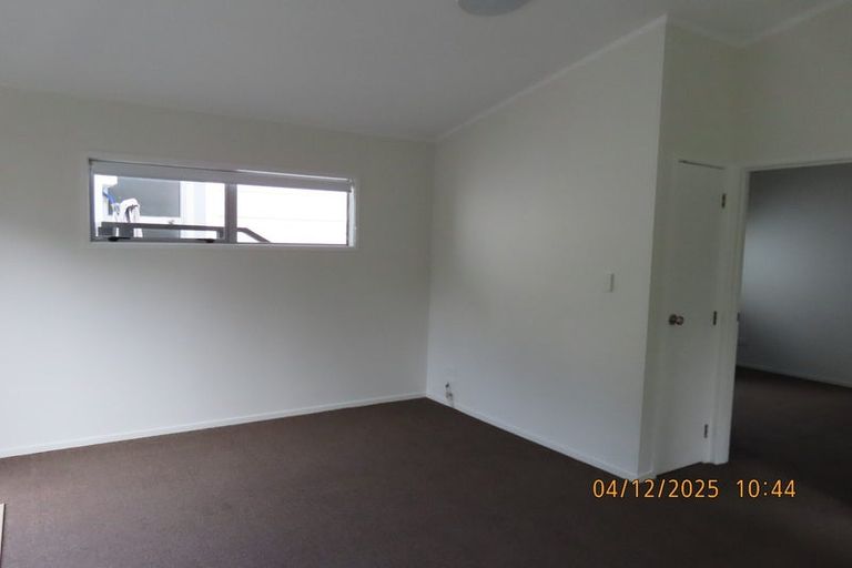 Photo of property in 15 Fernhaven Place, Massey, Auckland, 0614