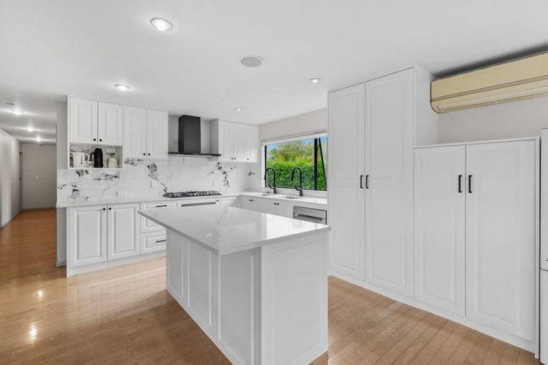 Photo of property in 19 Woodside Avenue, Northcote, Auckland, 0627