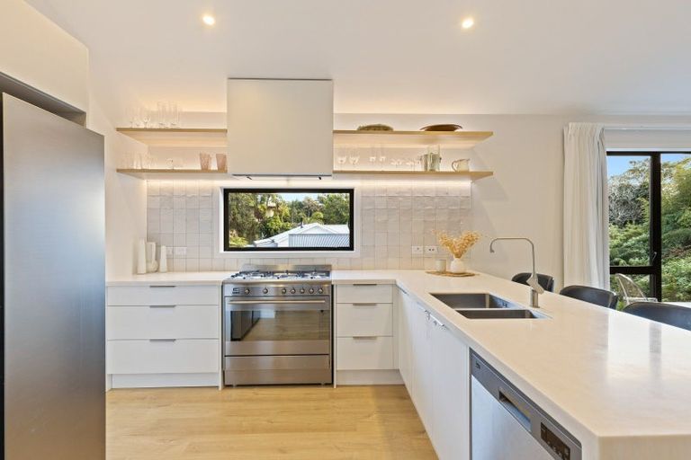 Photo of property in 6e Burns Street, Westown, New Plymouth, 4310