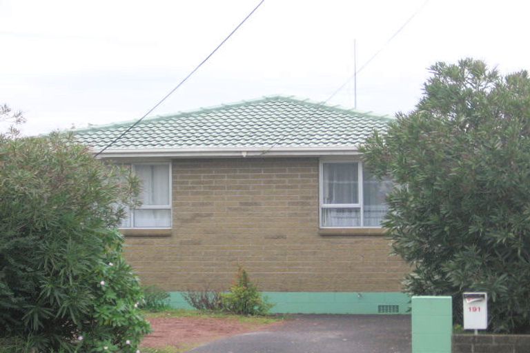 Photo of property in 2/191 Don Buck Road, Massey, Auckland, 0614