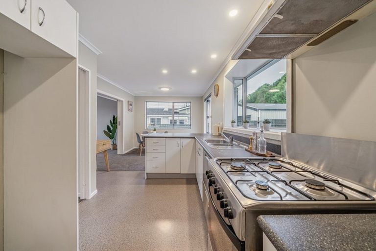 Photo of property in 44 Waipounamu Drive, Kelson, Lower Hutt, 5010
