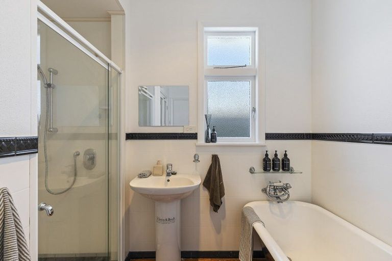 Photo of property in 40 Tukapa Street, Westown, New Plymouth, 4310