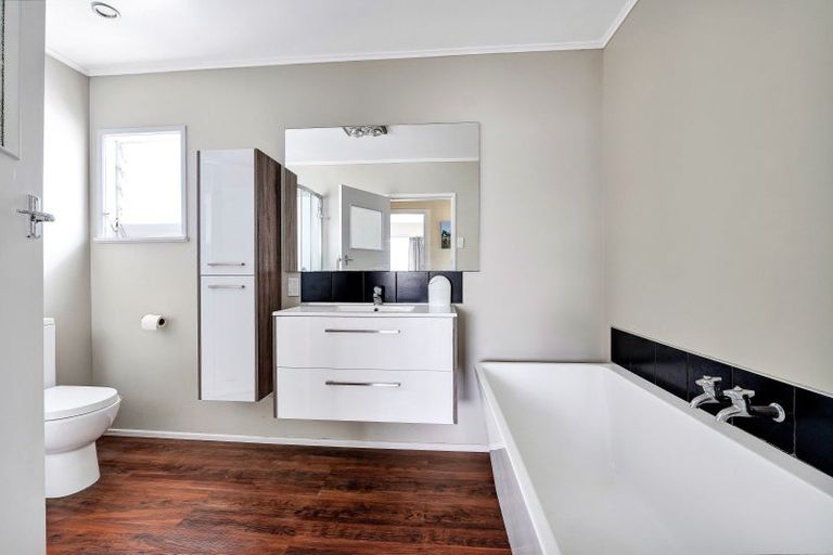 Photo of property in 1 Regan Street, Stratford, 4332